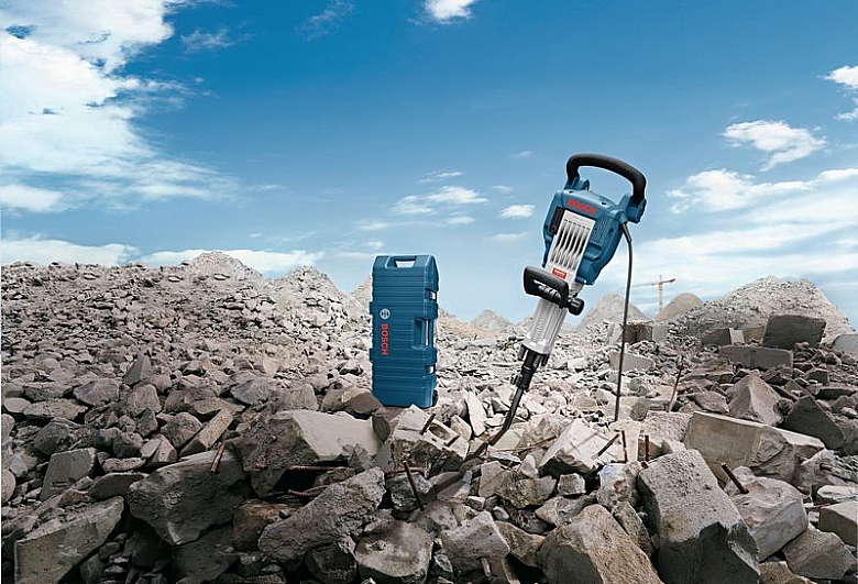 פטיש חציבה חשמלי 1750W לעומס גבוה כולל איזמל GSH 16 BOSCH