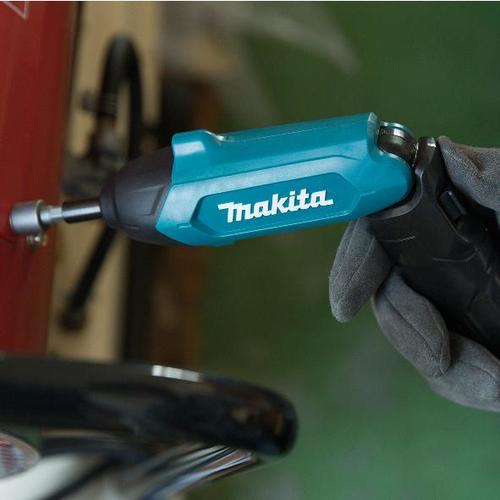 מברגת מלפפון נטענת 3.6V + אביזרים DF001DW MAKITA