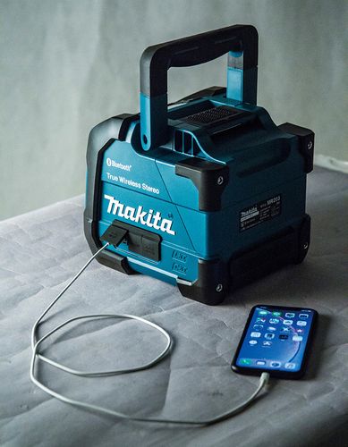 רמקול מגבר נטען 18V גוף בלבד DMR203 MAKITA