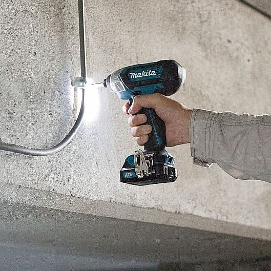 מברגת אימפקט נטענת 12V 2 סוללות 1.5Ah TD110DWYE MAKITA
